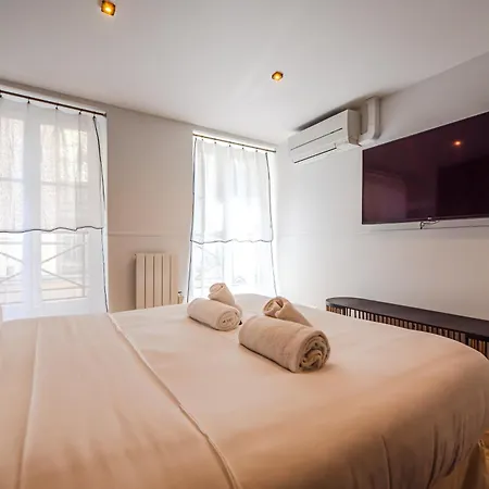 Cosy Flats- Notre Dame Apartment *