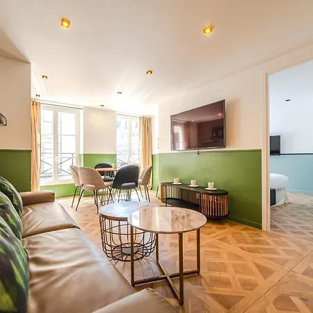 Cosy Flats- Notre Dame Apartment *
