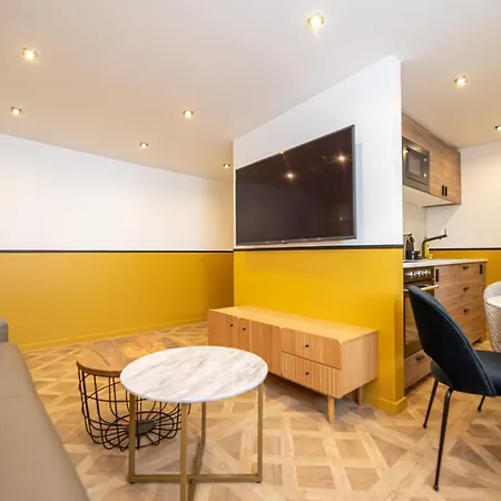 Cosy Flats- Notre Dame Apartment
